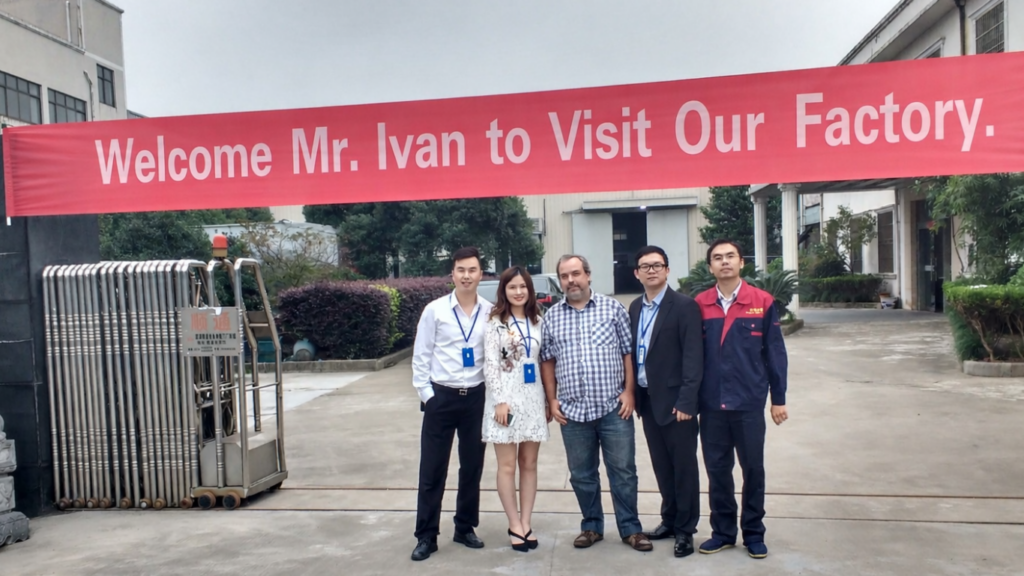 Iván visitando proveedores